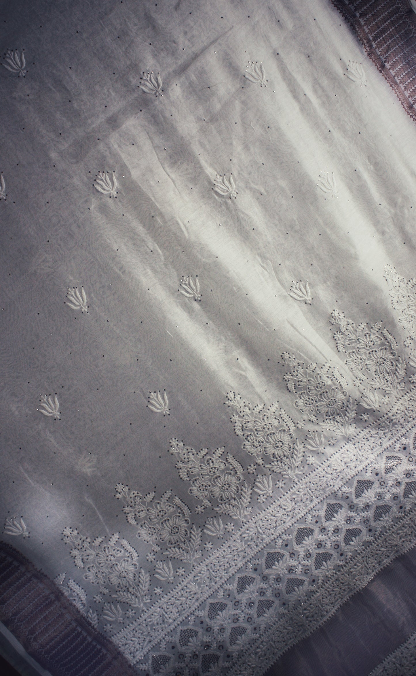 Chikankari Hand embroidery Maheshwari Silk Saree - Off White