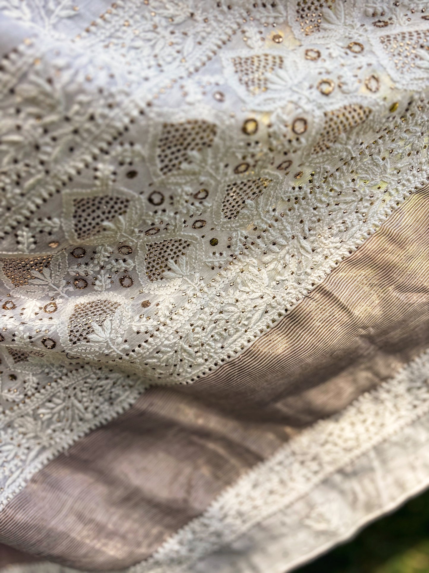 Chikankari Hand embroidery Maheshwari Silk Saree - Off White