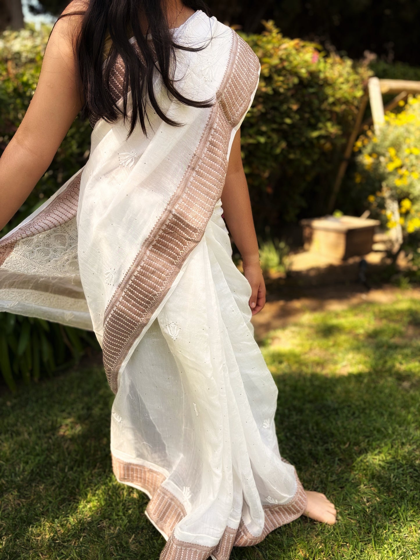 Chikankari Hand embroidery Maheshwari Silk Saree - Off White