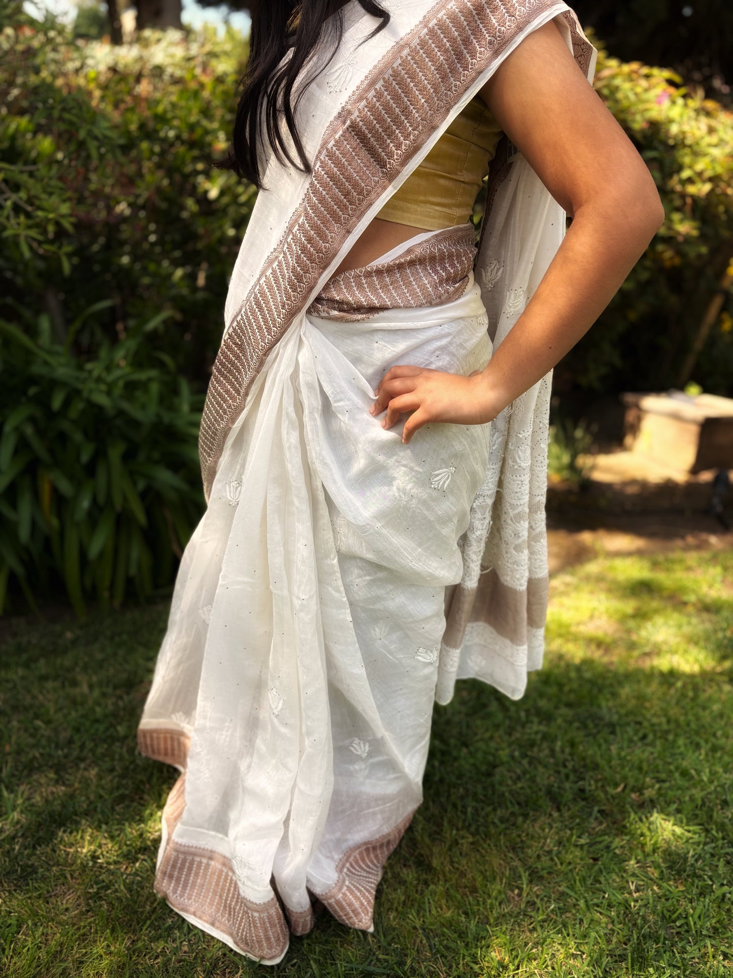 Chikankari Hand embroidery Maheshwari Silk Saree - Off White