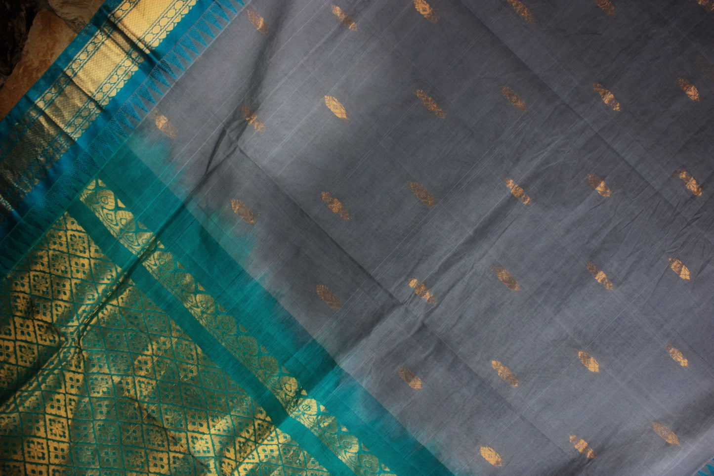Gadwal Handloom Cotton Saree - Gray/ Turquoise
