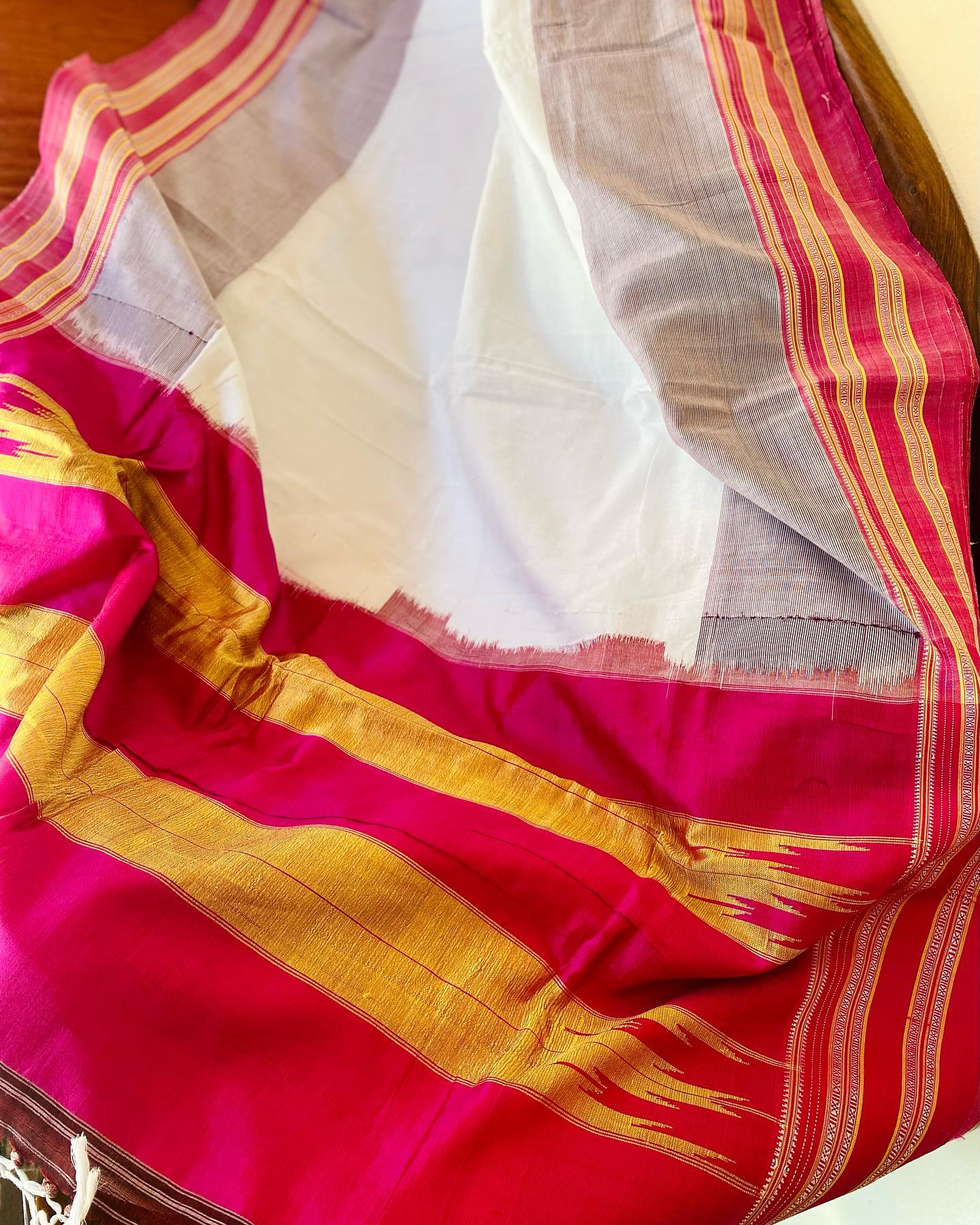 Ilkal Handloom Saree - White w/ Pink border