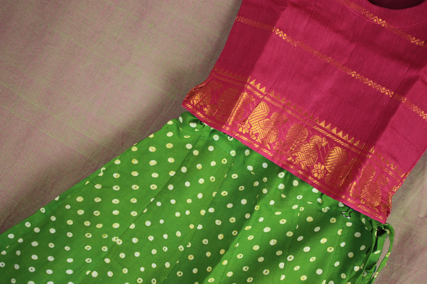 Sungudi Pavadai + Top set